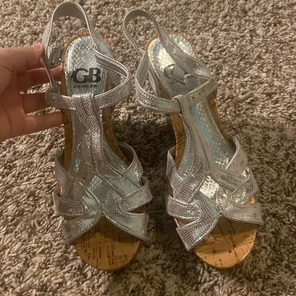 Wedged silver heals supper comfortable